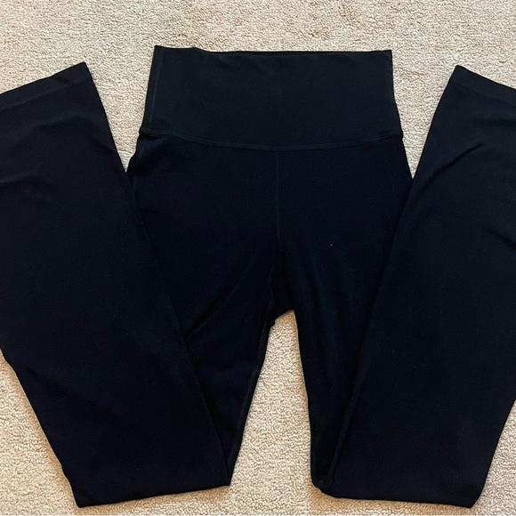 Aritzia TnAction Butter Flare Leggings - Picture 4 of 6